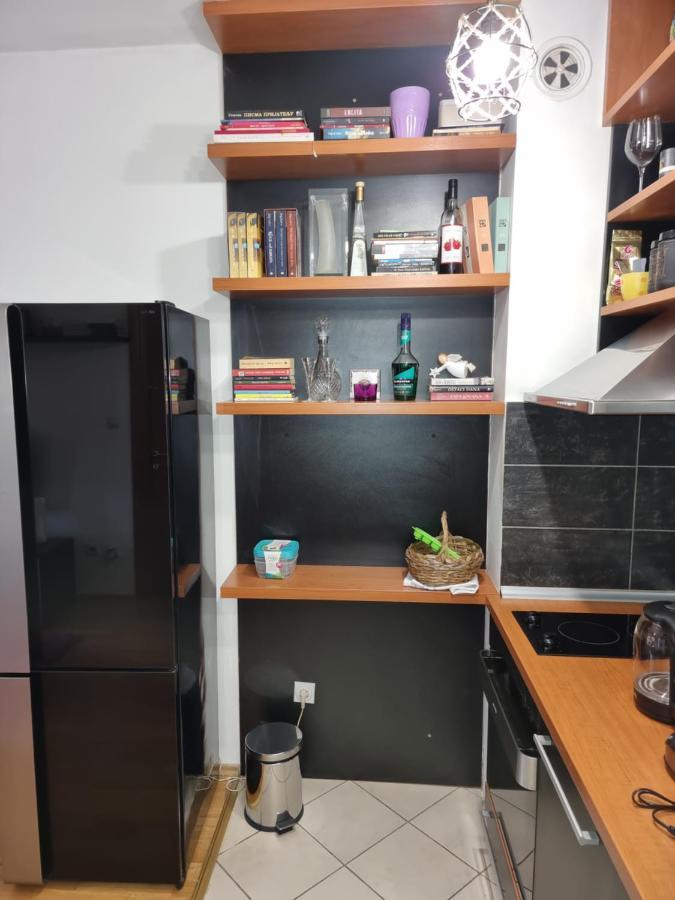 One Bedroom Centre Apartment 포드고리차 외부 사진