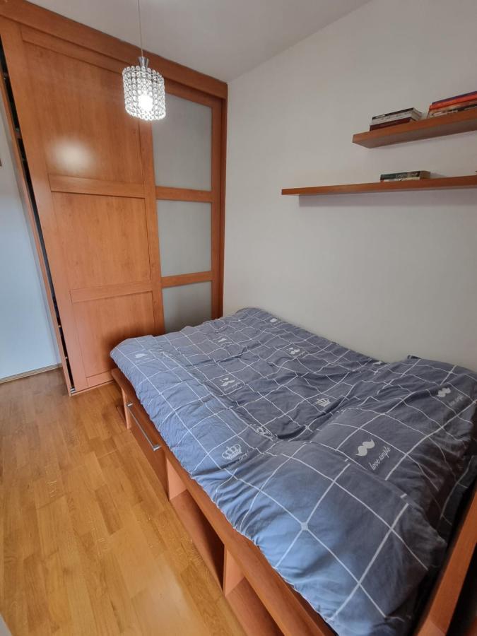 One Bedroom Centre Apartment 포드고리차 외부 사진